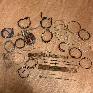 Lot of 30 various bracelets
